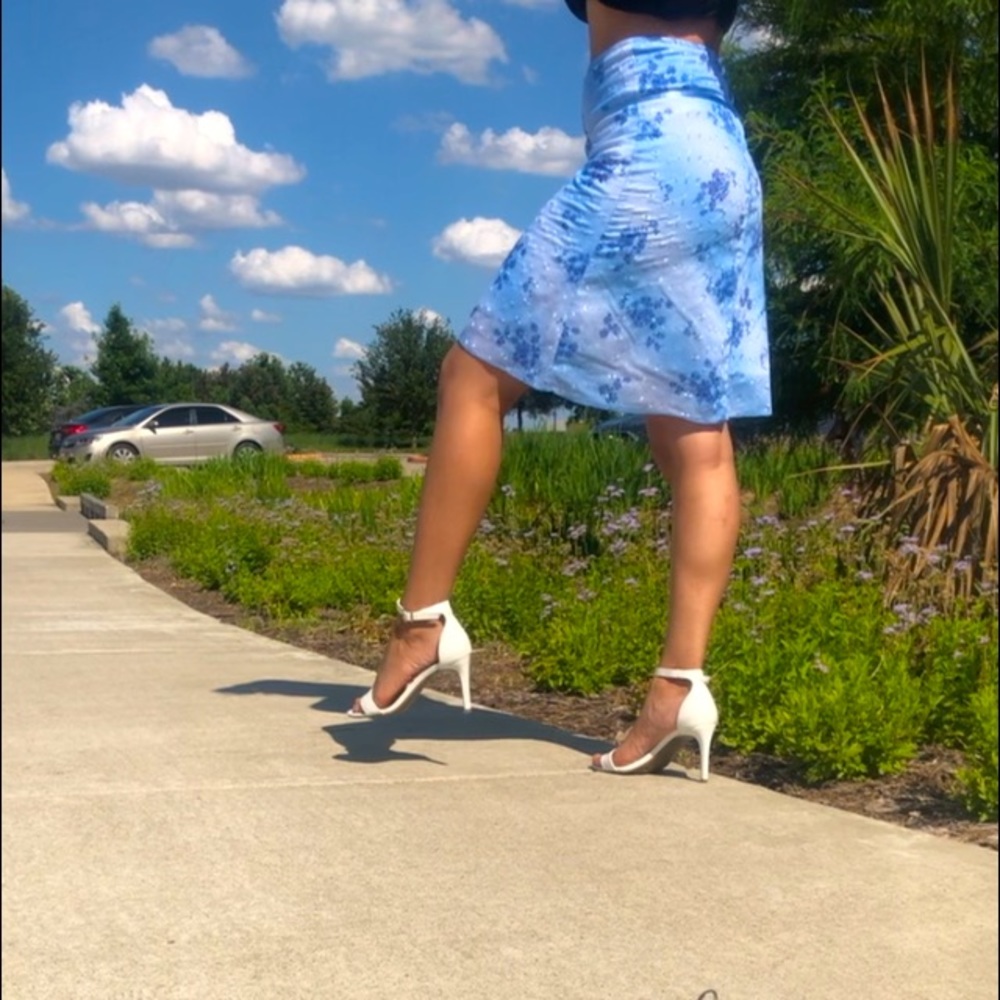 Cute Exact Change skirt with silk waist band 🦋🫐